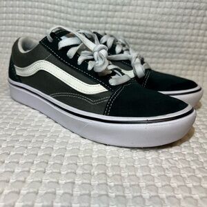 VANS OLD SKOOL CLASSIC GREEN, Size W7 / M5.5. Used, Good Conditions.